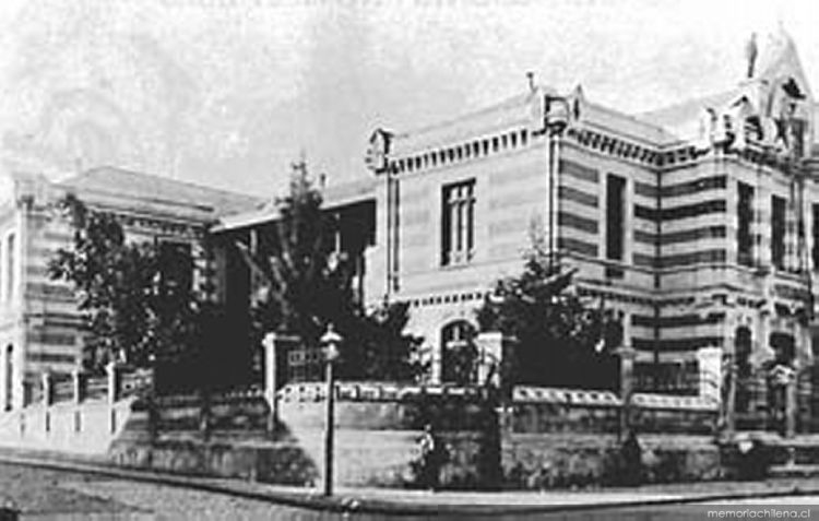 Antiguo edificio del Instituto Pedagógico en Cumming con Alameda, Santiago