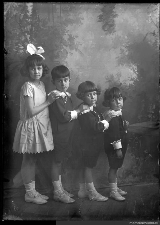 Niños, ca. 1880
