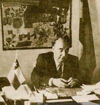 Pablo Neruda en la oficina principal de la embajada en París, 1972