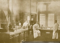 Gabinete de Bactereología, Instituto de Higiene,  hacia 1910