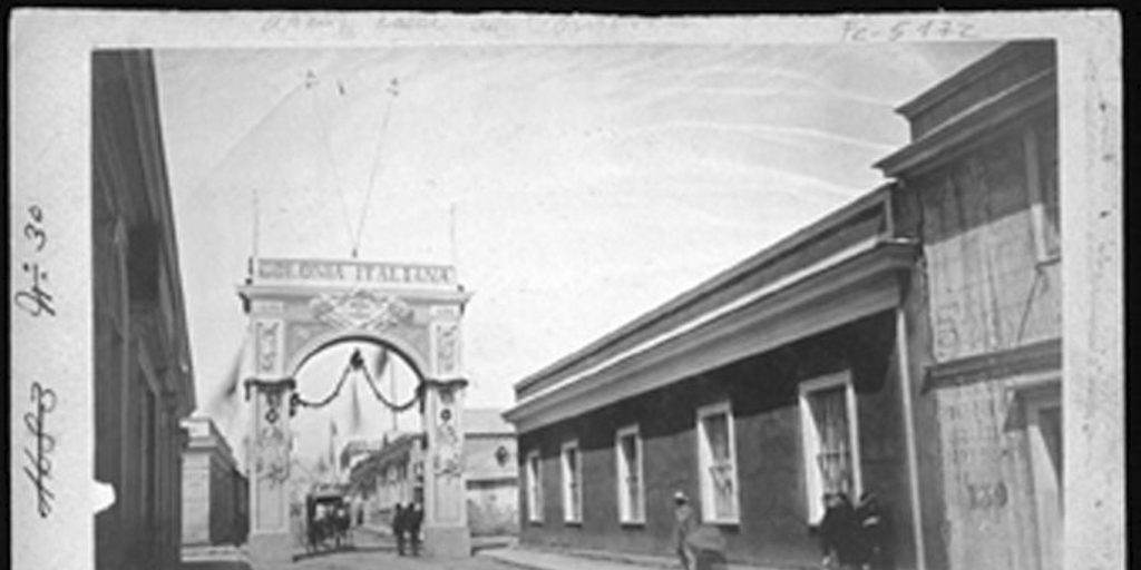 Copiapó, calle con arco de la colonia italiana