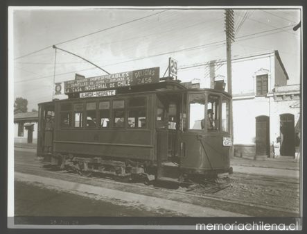 Tranvía Alameda-Negrete, en antiguo recorrido por Santiago, 1929