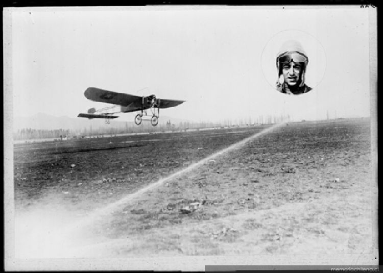 Arturo Urrutia, aviador y su avión sobre pista de aterrizaje, ca. 1910