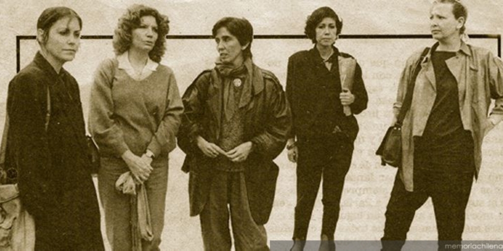 Diamela Eltit, Agatha Gligo, Raquel Olea, Eugenia Brito y Nelly Richard, 1987
