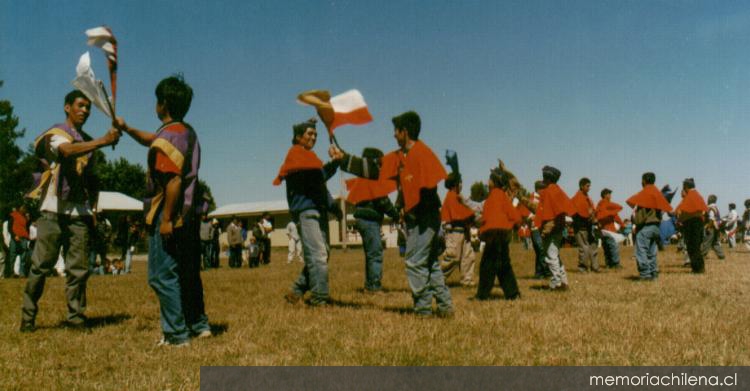 Danza de banderas, 2001