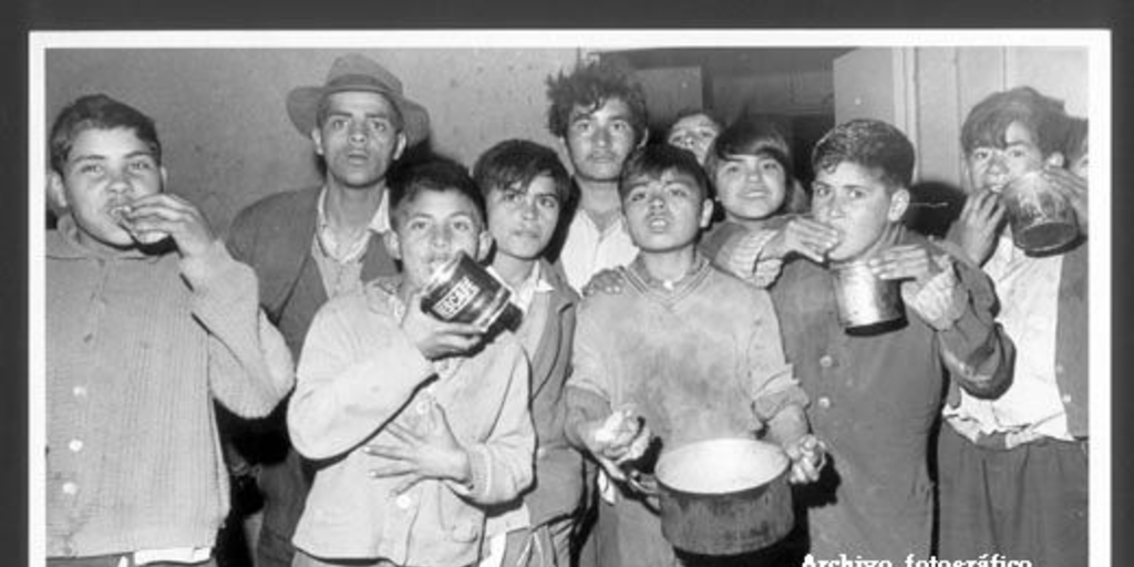 Grupo de niños indigentes, ca. 1970