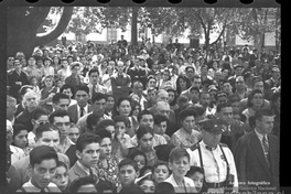 Público asistente a la fiesta del roto chileno, Plaza Yungay, 20 de enero de 1947