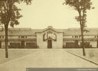 Fachada del nuevo Matadero, obra del arquitecto Hermógenes del Canto, ca. 1915