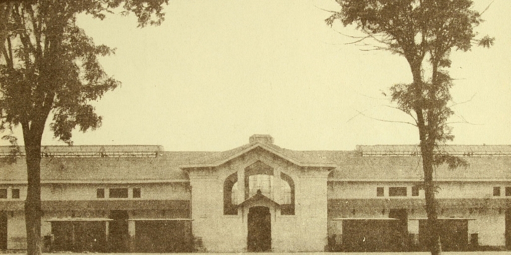 Fachada del nuevo Matadero, obra del arquitecto Hermógenes del Canto, ca. 1915