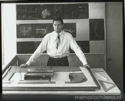Emilio Duhart en su estudio, 1951