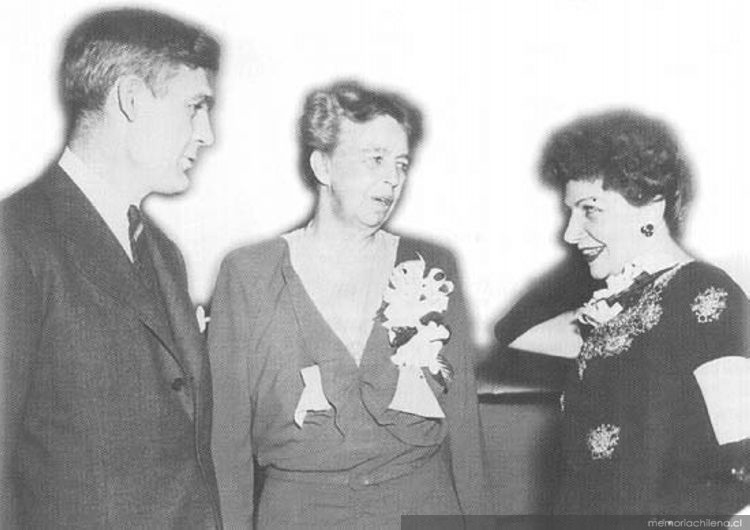 Lenka Franulic con Eleonor Roosevelt, en su visita a Chile