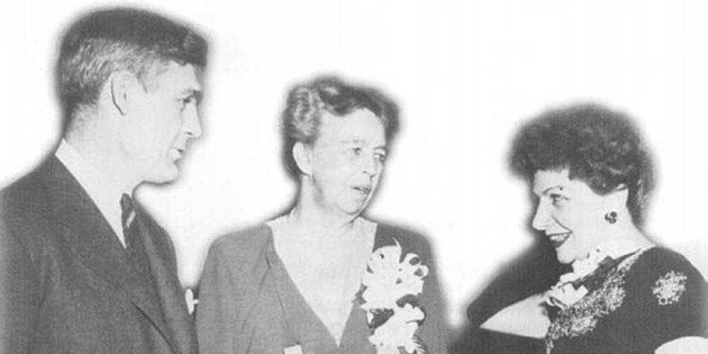 Lenka Franulic con Eleonor Roosevelt, en su visita a Chile