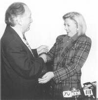 Pilar Vergara recibiendo el Premio Nacional de Periodismo, 1993