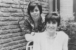 Patricia Verdugo junto a Carmen Hertz, ca. 1990