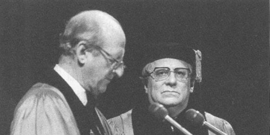 Emilio Filippi en la entrega del Premio María Moros Cabot en Estados Unidos, 1983