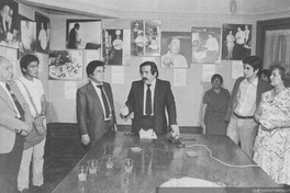 Luis Sánchez Latorre presidiendo un homenaje a Pablo Neruda, organizado por la Sociedad de Escritores de Chile, ca. 1983