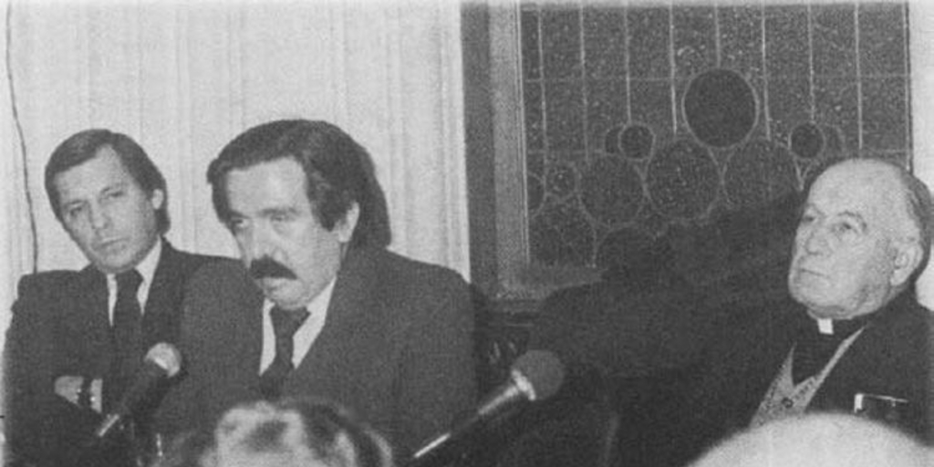 Luis Sánchez Latorre junto al Cardenal Raúl Silva Henríquez y Arturo Frei Bolívar, ca. 1985