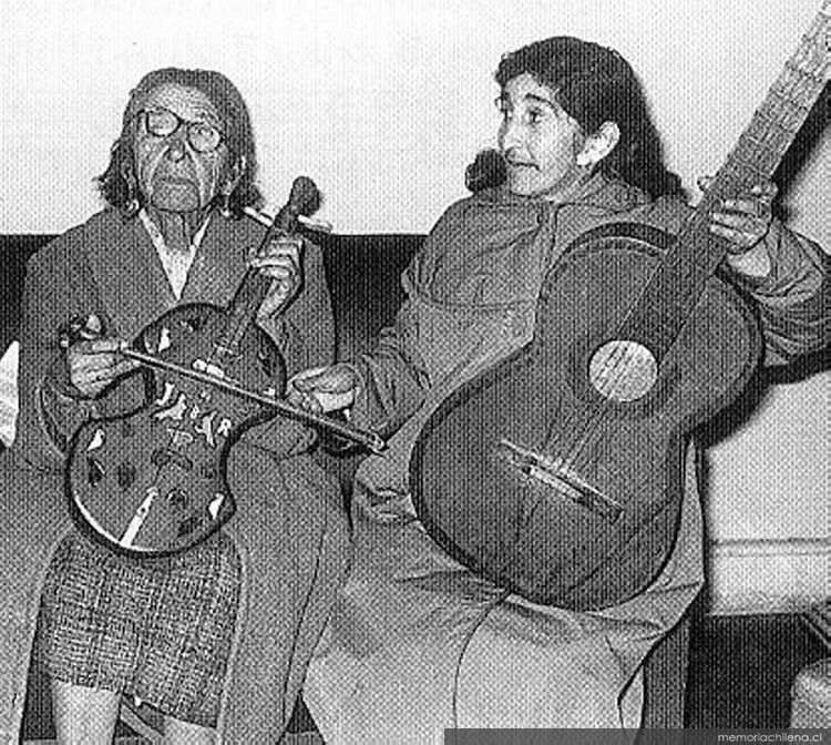 Personal sed Iniciar sesión Ejecutantes de rabel y guitarra, Cueva de León, VII Región, hacia 1998 -  Memoria Chilena, Biblioteca Nacional de Chile