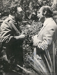 Orlando Letelier junto a Fidel Castro, ca. 1970