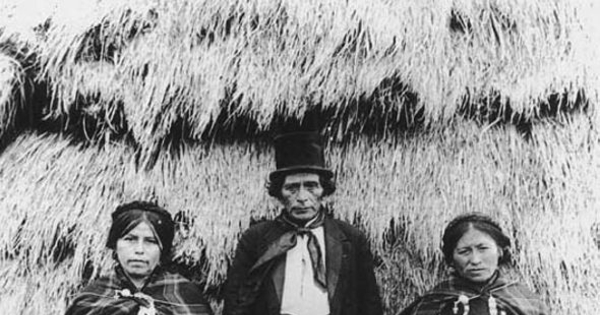 Longko y sus dos mujeres, ca. 1890