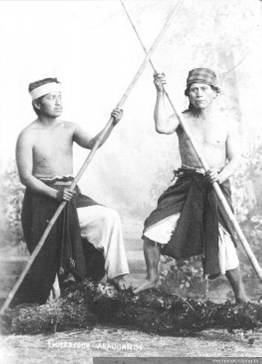 Lanceros mapuche en el estudio del fotógrafo, ca. 1890