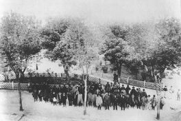 Mapuche en la Plaza de Armas de Valdivia, 1889