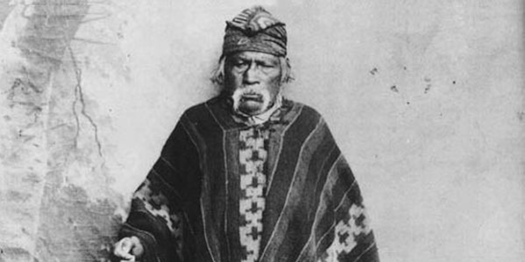Hombre mapuche con vestimenta tradicional
