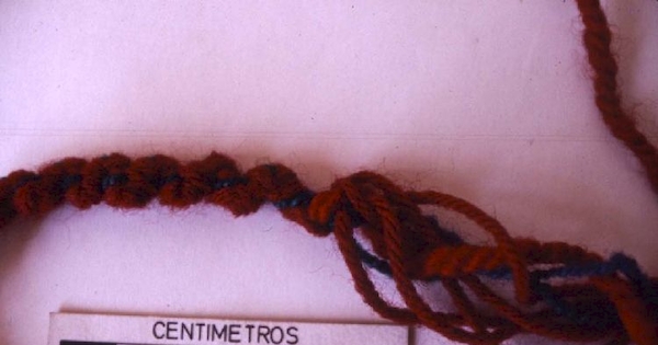 Cordón tejido con lana "mujer" y lana "hombre"