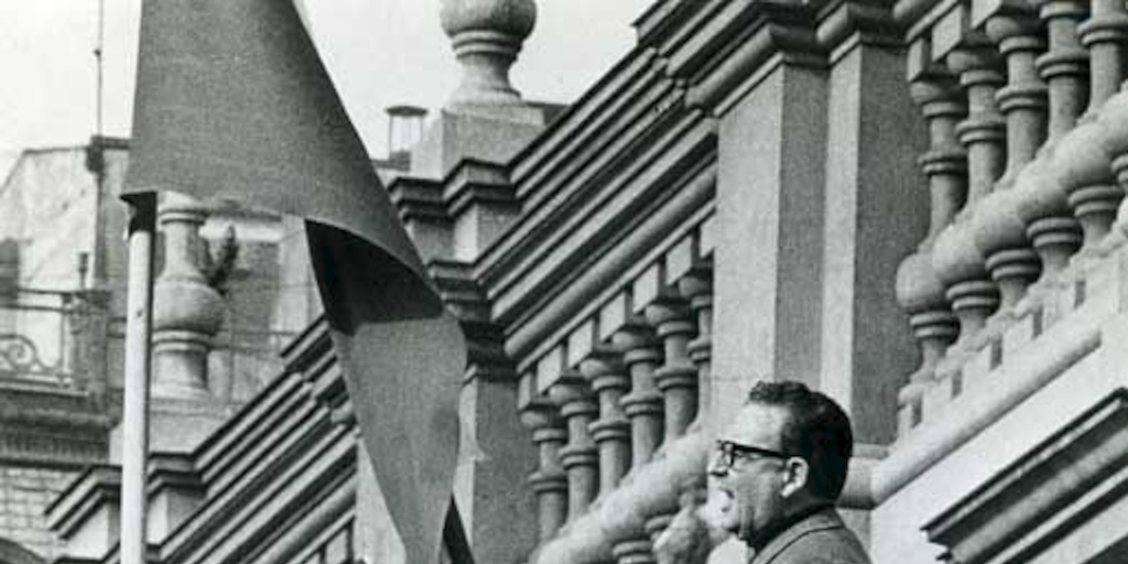 "La batalla de Chile" (1973-1979): Salvador Allende hablando desde el palacio de La Moneda, en junio de 1973