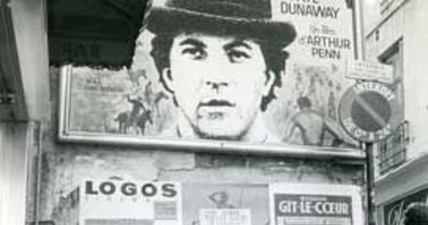 Patricio Guzmán en el estreno de "La batalla de Chile", segunda parte, en el cine Logos de París en la calle Champollion, 1976