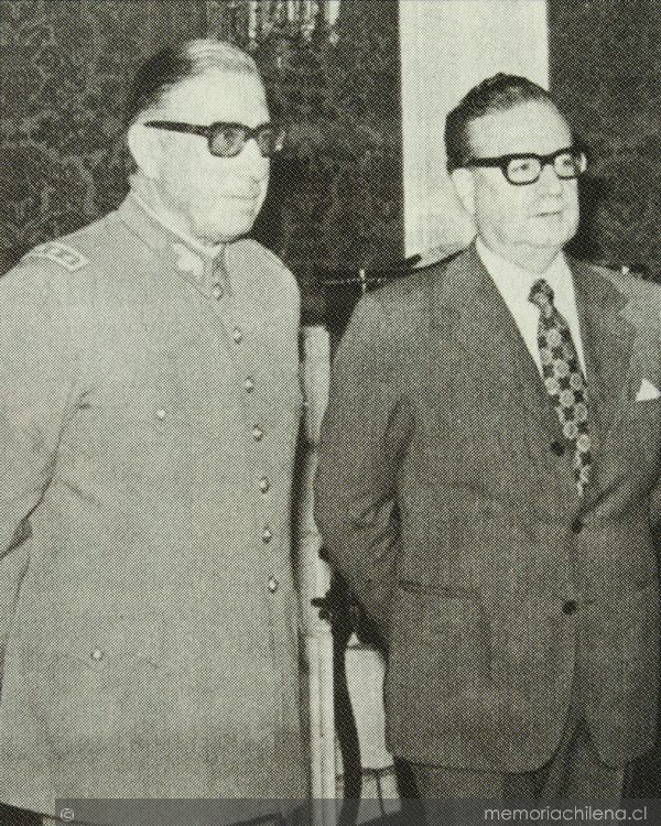 Presidente Salvador Allende junto a general Augusto Pinochet