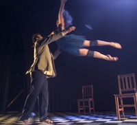 Escena de la coreografía "Viaje a la semilla", de la Compañía Movimiento, 2001