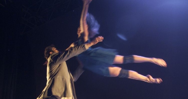 Escena de la coreografía "Viaje a la semilla", de la Compañía Movimiento, 2001