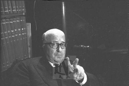 El director del Instituto de Extensión Musical, Domingo Santa Cruz, 1961