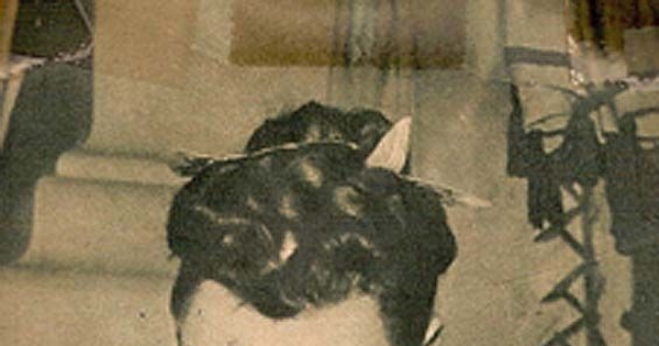 Malucha Solari preparándose para salir a escena, 1945
