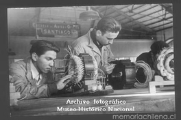 Alumnos de la Escuela de Artes y Oficios de Santiago, ca. 1949