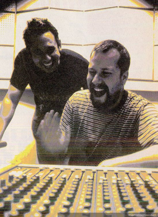 Rolando Ramos junto al músico estadounidense Bill Gould en Radio Rock & Pop, 1995