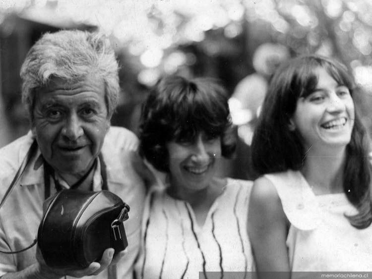 Luis Hernández Parker junto a su esposa María Inés Solimano y su nuera Marian Salamovich, 1973