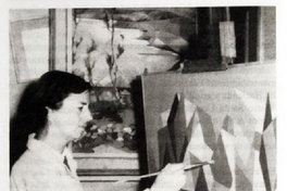Matilde Pérez pintando en su taller