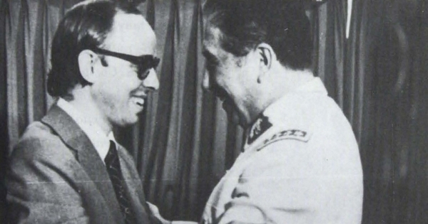 Jaime Guzmán junto a Augusto Pinochet