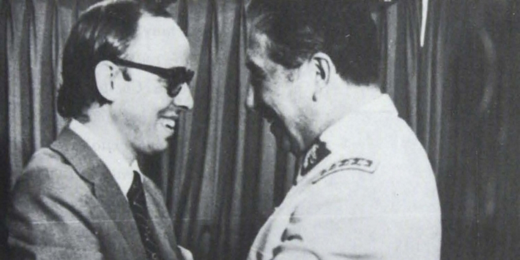 Jaime Guzmán junto a Augusto Pinochet