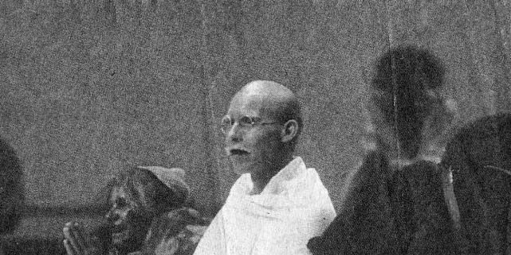 Andrés Pérez como Ghandi en La India, París 1987