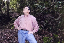 Fidel Sepúlveda en su bosque de San José de Cobquecura, ca. 2000