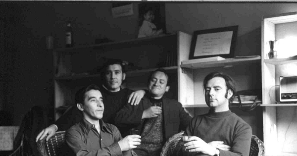 Rolando Cárdenas junto a Samuel "Chamelo" Donoso y Jorge Teillier, Santiago, 1968
