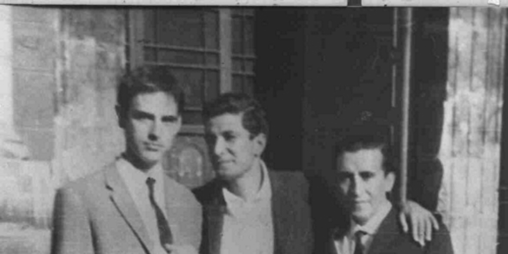 Rolando Cárdenas junto a Jorge Teillier y Hugo Díaz, Cerro Sta. Lucía, Santiago, 1964