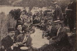 Almuerzo durante excursión campestre de los miembros de la colonia italiana de Concepción, 1911