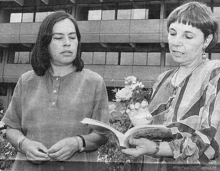 Loreto Rebolledo y Sonia Montecino, 1995