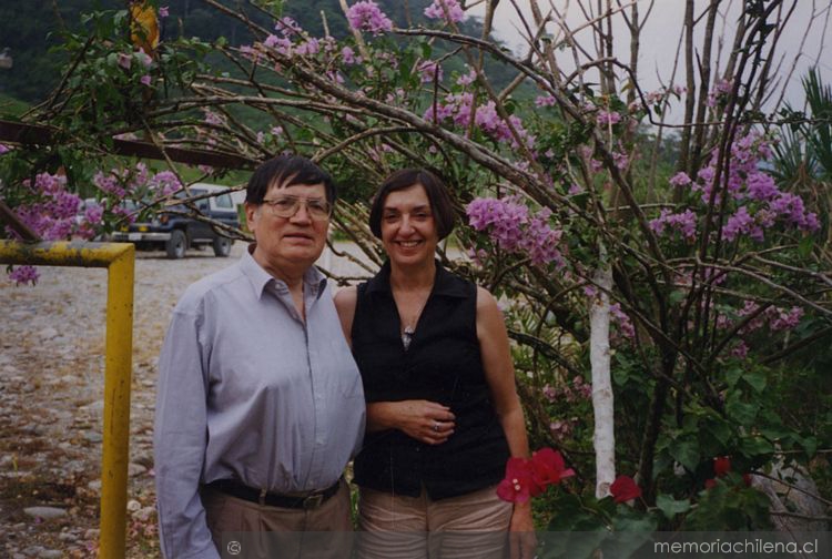 Fidel Sepúlveda junto a su esposa, Soledad Manterola, en Zamora, Ecuador, 2001