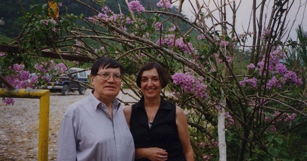 Fidel Sepúlveda junto a su esposa, Soledad Manterola, en Zamora, Ecuador, 2001