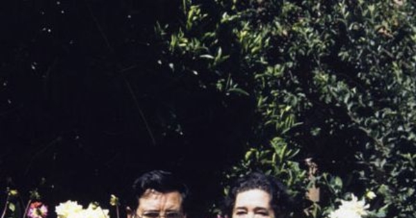 Fidel Sepúlveda y Margot Loyola en casa de Ema Jauch y Pedro Olmos, Linares, ca. 1990